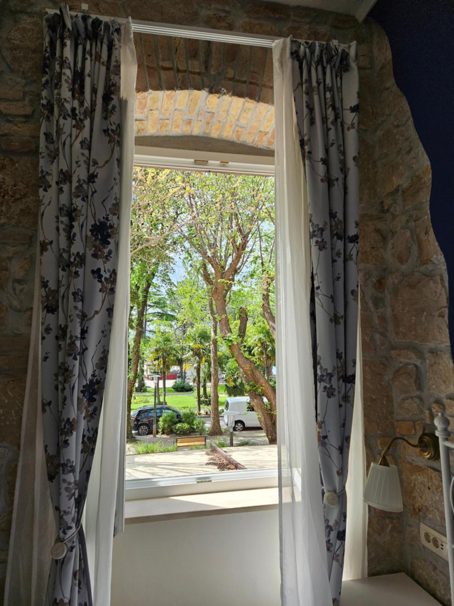 Photel 4*